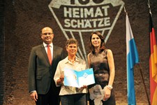Heimatminister Albert Füracker und Kunstministerin Prof. Dr. med. Marion Kiechle prämieren 100 Heimatschätze